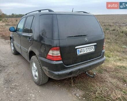 Черный Мерседес М-Класс, объемом двигателя 2.3 л и пробегом 250 тыс. км за 4000 $, фото 3 на Automoto.ua