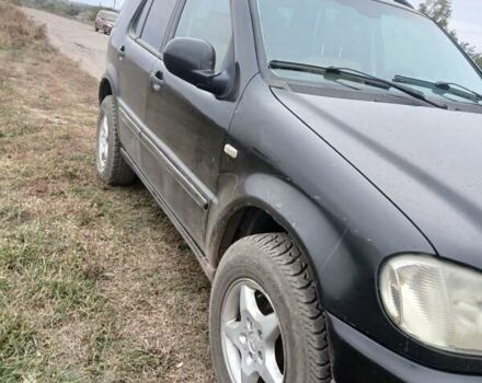 Черный Мерседес М-Класс, объемом двигателя 2.3 л и пробегом 250 тыс. км за 4000 $, фото 1 на Automoto.ua