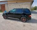 Черный Мерседес М-Класс, объемом двигателя 4.3 л и пробегом 307 тыс. км за 6800 $, фото 6 на Automoto.ua