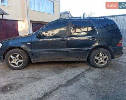 Черный Мерседес М-Класс, объемом двигателя 3.2 л и пробегом 383 тыс. км за 3680 $, фото 2 на Automoto.ua