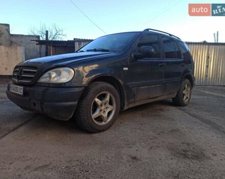 Черный Мерседес М-Класс, объемом двигателя 3.2 л и пробегом 383 тыс. км за 3680 $, фото 1 на Automoto.ua