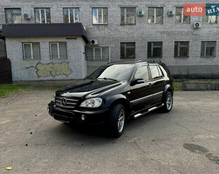 Черный Мерседес М-Класс, объемом двигателя 3.2 л и пробегом 329 тыс. км за 6700 $, фото 3 на Automoto.ua