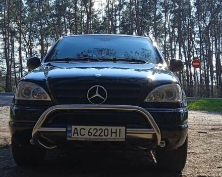 Черный Мерседес М-Класс, объемом двигателя 4.3 л и пробегом 380 тыс. км за 8200 $, фото 1 на Automoto.ua