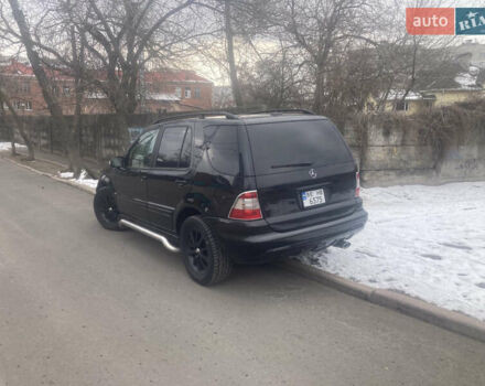 Черный Мерседес М-Класс, объемом двигателя 3.72 л и пробегом 240 тыс. км за 9000 $, фото 2 на Automoto.ua