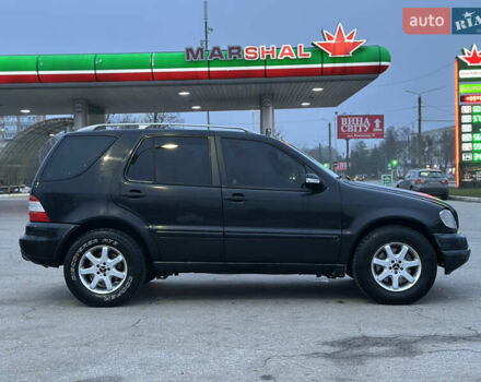 Черный Мерседес М-Класс, объемом двигателя 2.7 л и пробегом 400 тыс. км за 3800 $, фото 3 на Automoto.ua