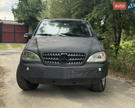 Черный Мерседес М-Класс, объемом двигателя 2.7 л и пробегом 350 тыс. км за 3650 $, фото 2 на Automoto.ua