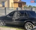 Черный Мерседес М-Класс, объемом двигателя 4 л и пробегом 445 тыс. км за 4200 $, фото 1 на Automoto.ua