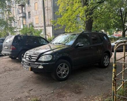 Черный Мерседес М-Класс, объемом двигателя 2.7 л и пробегом 355 тыс. км за 4600 $, фото 1 на Automoto.ua