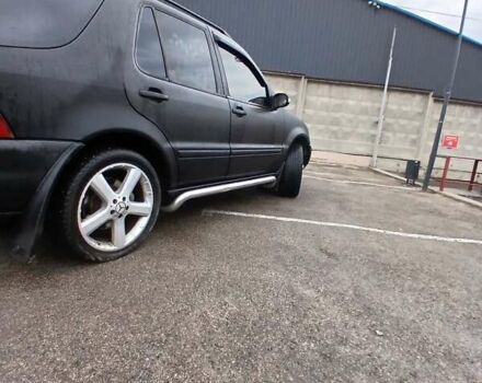 Черный Мерседес М-Класс, объемом двигателя 3.2 л и пробегом 400 тыс. км за 5800 $, фото 9 на Automoto.ua