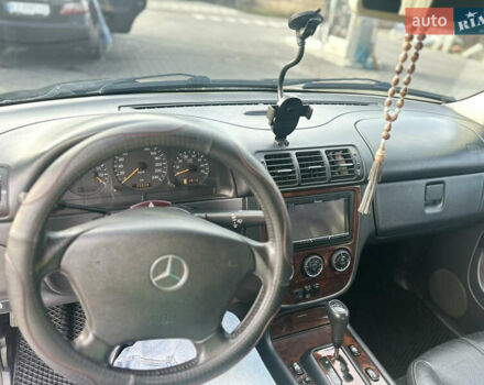 Черный Мерседес М-Класс, объемом двигателя 3.72 л и пробегом 300 тыс. км за 7700 $, фото 11 на Automoto.ua