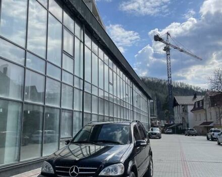 Черный Мерседес М-Класс, объемом двигателя 5 л и пробегом 266 тыс. км за 8600 $, фото 1 на Automoto.ua