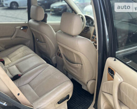 Чорний Мерседес М-Клас, об'ємом двигуна 4 л та пробігом 319 тис. км за 10700 $, фото 20 на Automoto.ua