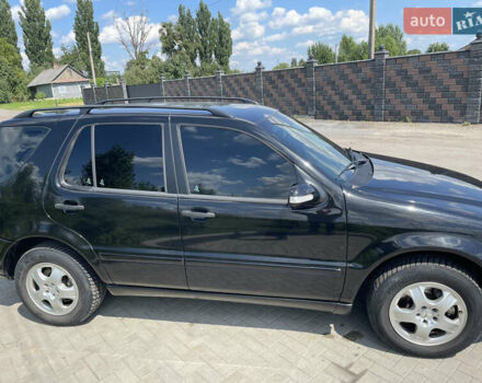 Черный Мерседес М-Класс, объемом двигателя 2.69 л и пробегом 425 тыс. км за 5300 $, фото 2 на Automoto.ua