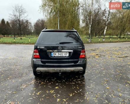 Чорний Мерседес М-Клас, об'ємом двигуна 2.99 л та пробігом 320 тис. км за 10000 $, фото 3 на Automoto.ua