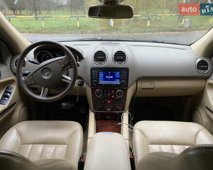 Чорний Мерседес М-Клас, об'ємом двигуна 2.99 л та пробігом 320 тис. км за 10000 $, фото 22 на Automoto.ua