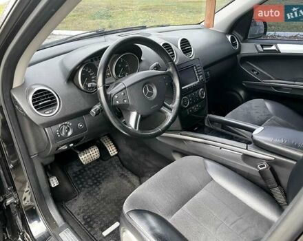 Черный Мерседес М-Класс, объемом двигателя 2.99 л и пробегом 398 тыс. км за 10800 $, фото 16 на Automoto.ua