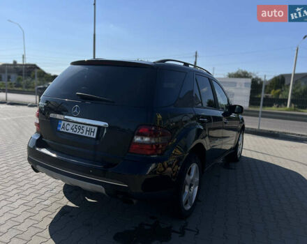 Черный Мерседес М-Класс, объемом двигателя 3 л и пробегом 337 тыс. км за 11500 $, фото 1 на Automoto.ua