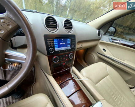 Чорний Мерседес М-Клас, об'ємом двигуна 2.99 л та пробігом 320 тис. км за 10000 $, фото 13 на Automoto.ua