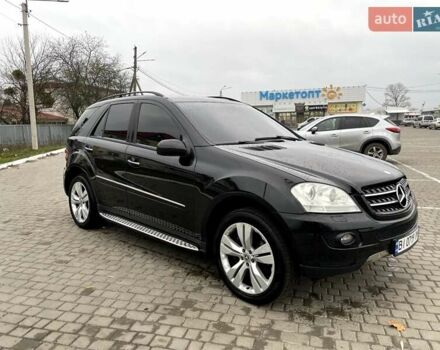 Черный Мерседес М-Класс, объемом двигателя 2.99 л и пробегом 398 тыс. км за 10800 $, фото 2 на Automoto.ua