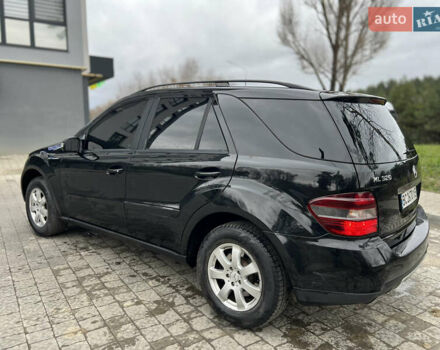 Черный Мерседес М-Класс, объемом двигателя 2.99 л и пробегом 350 тыс. км за 8700 $, фото 6 на Automoto.ua