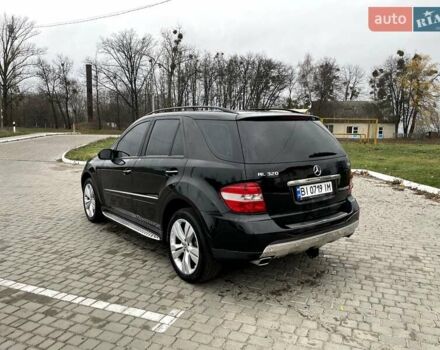 Черный Мерседес М-Класс, объемом двигателя 2.99 л и пробегом 398 тыс. км за 10800 $, фото 6 на Automoto.ua