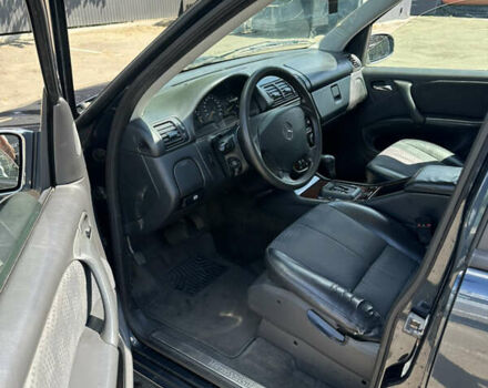 Черный Мерседес М-Класс, объемом двигателя 2.7 л и пробегом 319 тыс. км за 4750 $, фото 4 на Automoto.ua