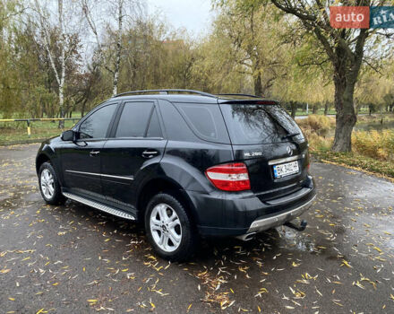 Чорний Мерседес М-Клас, об'ємом двигуна 2.99 л та пробігом 320 тис. км за 10000 $, фото 2 на Automoto.ua