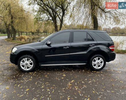 Чорний Мерседес М-Клас, об'ємом двигуна 2.99 л та пробігом 320 тис. км за 10000 $, фото 1 на Automoto.ua