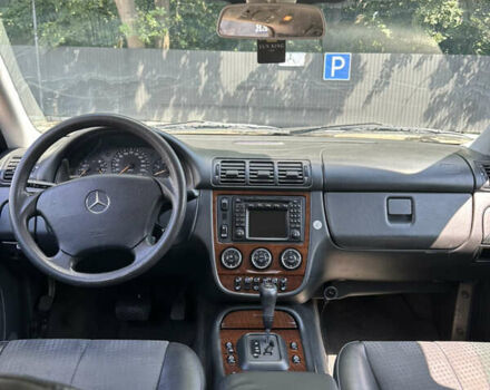 Черный Мерседес М-Класс, объемом двигателя 2.7 л и пробегом 319 тыс. км за 4750 $, фото 6 на Automoto.ua