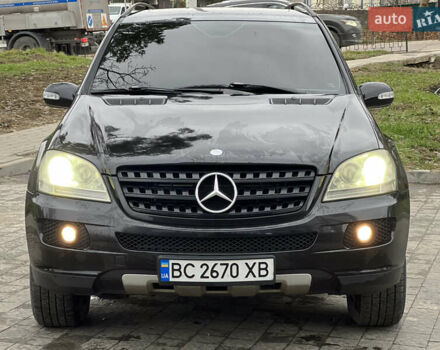 Черный Мерседес М-Класс, объемом двигателя 2.99 л и пробегом 350 тыс. км за 8700 $, фото 4 на Automoto.ua