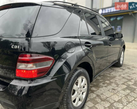 Черный Мерседес М-Класс, объемом двигателя 2.99 л и пробегом 350 тыс. км за 8700 $, фото 9 на Automoto.ua