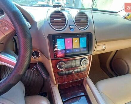 Черный Мерседес М-Класс, объемом двигателя 3 л и пробегом 362 тыс. км за 9000 $, фото 6 на Automoto.ua