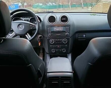 Черный Мерседес М-Класс, объемом двигателя 3.5 л и пробегом 176 тыс. км за 9000 $, фото 26 на Automoto.ua