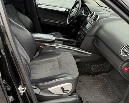 Черный Мерседес М-Класс, объемом двигателя 3.5 л и пробегом 250 тыс. км за 7900 $, фото 5 на Automoto.ua