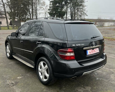 Черный Мерседес М-Класс, объемом двигателя 3 л и пробегом 300 тыс. км за 6599 $, фото 5 на Automoto.ua