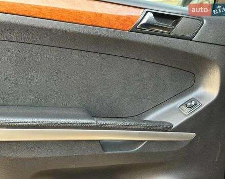 Черный Мерседес М-Класс, объемом двигателя 3.5 л и пробегом 214 тыс. км за 10940 $, фото 15 на Automoto.ua