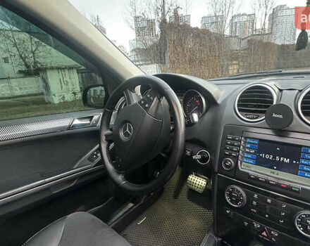 Черный Мерседес М-Класс, объемом двигателя 4.97 л и пробегом 335 тыс. км за 10500 $, фото 8 на Automoto.ua