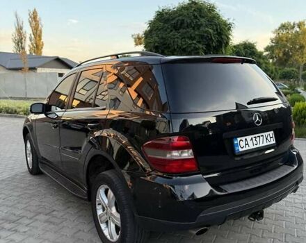 Черный Мерседес М-Класс, объемом двигателя 3.5 л и пробегом 293 тыс. км за 8300 $, фото 3 на Automoto.ua