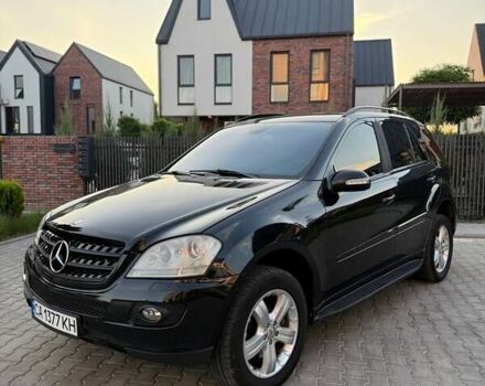 Черный Мерседес М-Класс, объемом двигателя 3.5 л и пробегом 293 тыс. км за 8300 $, фото 5 на Automoto.ua