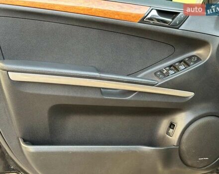 Черный Мерседес М-Класс, объемом двигателя 3.5 л и пробегом 214 тыс. км за 10940 $, фото 8 на Automoto.ua