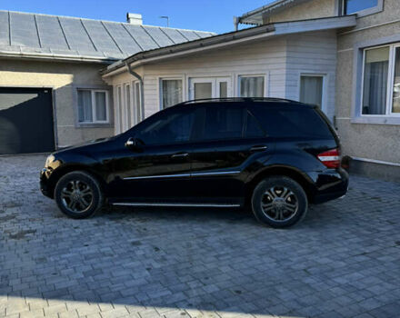Черный Мерседес М-Класс, объемом двигателя 3.5 л и пробегом 225 тыс. км за 8900 $, фото 4 на Automoto.ua
