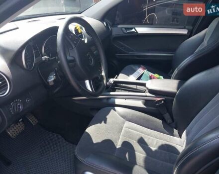 Черный Мерседес М-Класс, объемом двигателя 3 л и пробегом 317 тыс. км за 10000 $, фото 5 на Automoto.ua