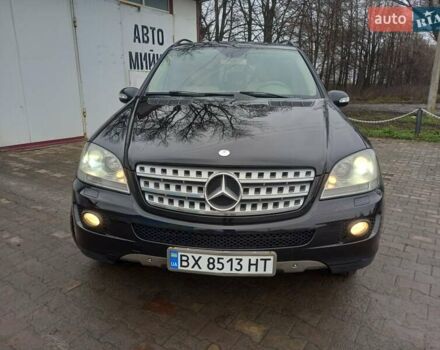 Черный Мерседес М-Класс, объемом двигателя 3 л и пробегом 366 тыс. км за 10500 $, фото 1 на Automoto.ua