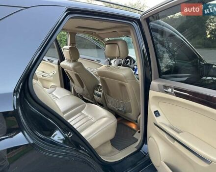 Мерседес М-Клас 2006 у Старом Самборе на Automoto.ua Чорний Мерседес М-Клас, об'ємом двигуна 3.5 л та пробігом 293 тис. км за 8800 $, фото 9 на Automoto.ua