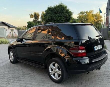 Черный Мерседес М-Класс, объемом двигателя 3.5 л и пробегом 293 тыс. км за 8300 $, фото 1 на Automoto.ua