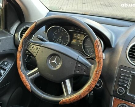 Черный Мерседес М-Класс, объемом двигателя 3.5 л и пробегом 214 тыс. км за 10940 $, фото 21 на Automoto.ua