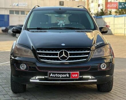 Черный Мерседес М-Класс, объемом двигателя 3.5 л и пробегом 214 тыс. км за 10940 $, фото 1 на Automoto.ua