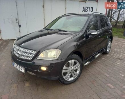 Черный Мерседес М-Класс, объемом двигателя 3 л и пробегом 366 тыс. км за 10500 $, фото 6 на Automoto.ua