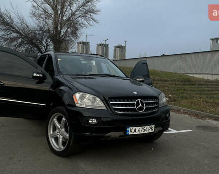 Черный Мерседес М-Класс, объемом двигателя 4.97 л и пробегом 335 тыс. км за 10500 $, фото 3 на Automoto.ua