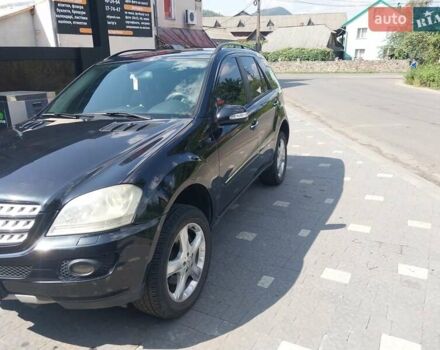 Черный Мерседес М-Класс, объемом двигателя 3 л и пробегом 317 тыс. км за 10000 $, фото 4 на Automoto.ua